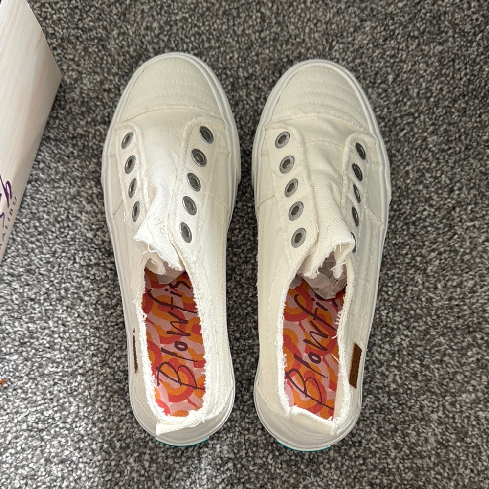 *New, never worn & in box* Women’s Blowfish Cream Canvas Slip-On Sneakers